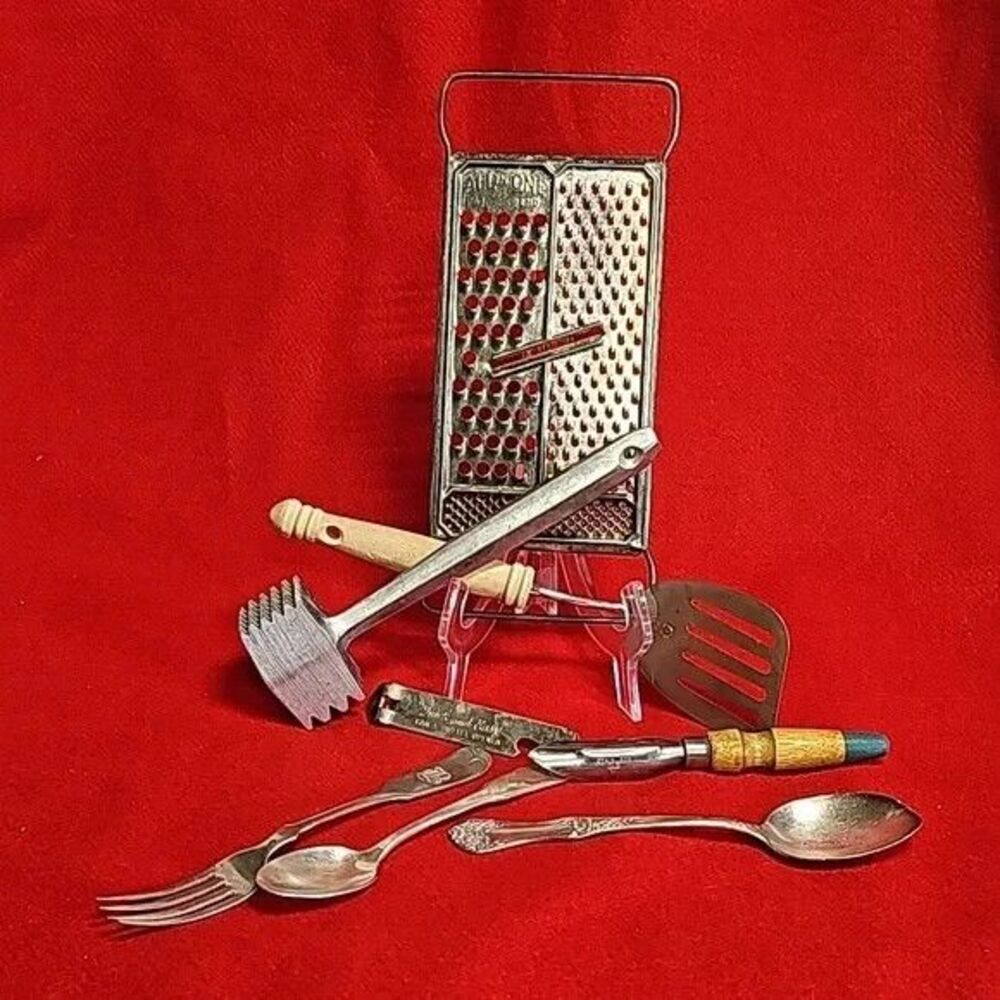 8 pcs of Antique VTG Kitchenware Junk Drawer Clean Out LOT